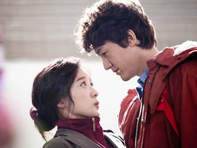 Lee Ki Woo dan Lee Chung Ah 'Flower Boys Ramyun Shop' Pacaran!